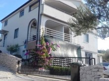 Apartmánový dům ve Vinišče, Trogir