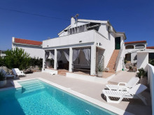 Rodinn&yacute; dům u Rogoznice