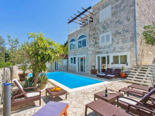 Kamenn&aacute; vila u Dubrovn&iacute;ku