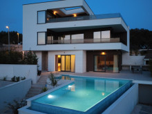 Luxusn&iacute; vila u Rogoznice